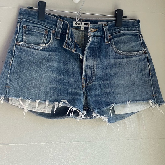 Levi’s Re-done style shorts. The perfect vintage short. Size 26. - Picture 1 of 4